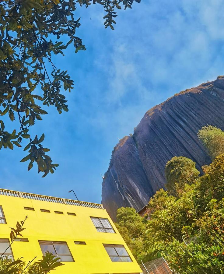 Descanso Bajo La Piedra Del Penol Guatapé 외부 사진