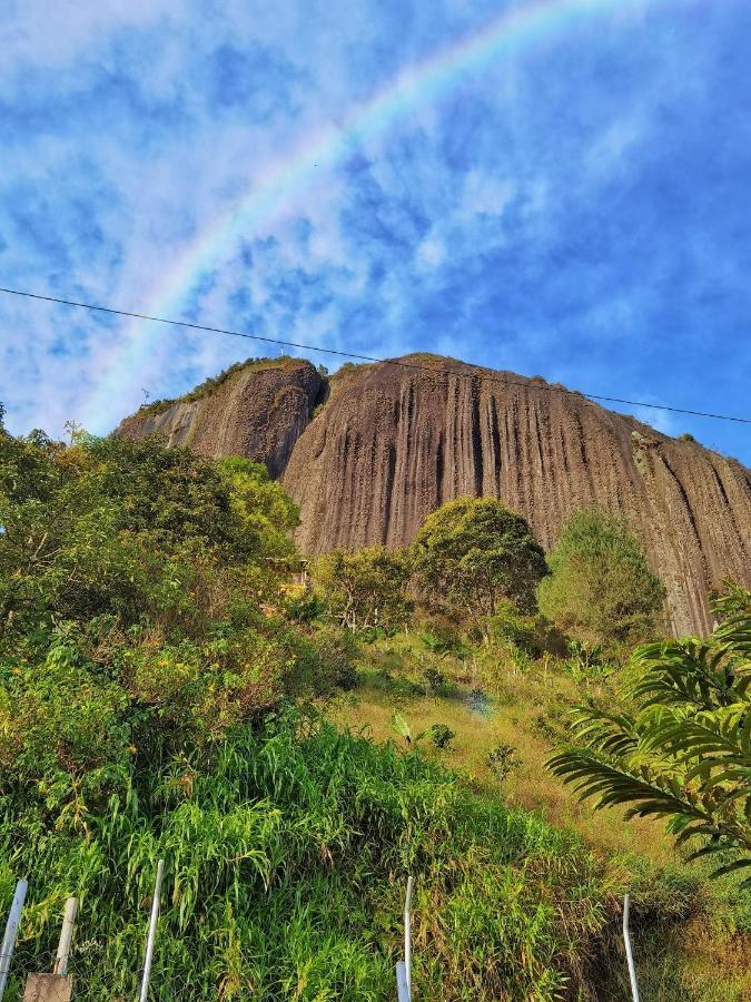 Descanso Bajo La Piedra Del Penol Guatapé 외부 사진