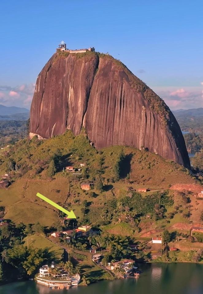 Descanso Bajo La Piedra Del Penol Guatapé 외부 사진
